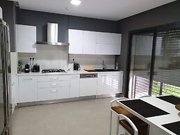 Stylish Luxe House with Garden Marsa