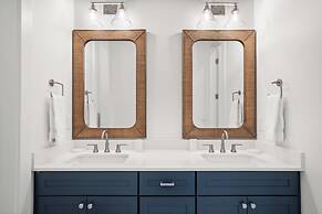 Serenity Shore 305 SOU