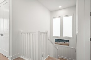 Serenity Shore 305 SOU