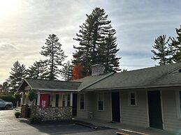 Paddler's Rest Lakeside Cabins and Hotel