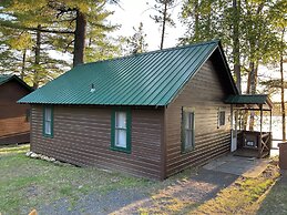 Paddler's Rest Lakeside Cabins and Hotel