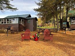 Paddler's Rest Lakeside Cabins and Hotel