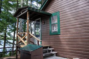 Paddler's Rest Lakeside Cabins and Hotel