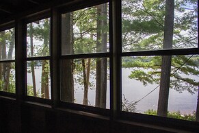 Paddler's Rest Lakeside Cabins and Hotel