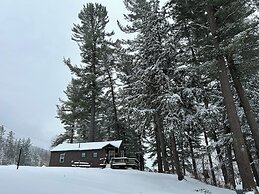 Paddler's Rest Lakeside Cabins and Hotel