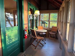 Paddler's Rest Lakeside Cabins and Hotel