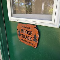 Paddler's Rest Lakeside Cabins and Hotel