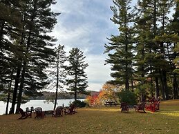 Paddler's Rest Lakeside Cabins and Hotel
