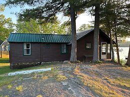 Paddler's Rest Lakeside Cabins and Hotel