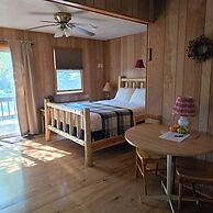 Paddler's Rest Lakeside Cabins and Hotel