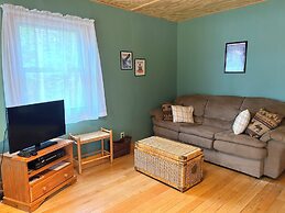 Paddler's Rest Lakeside Cabins and Hotel