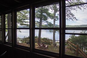 Paddler's Rest Lakeside Cabins and Hotel