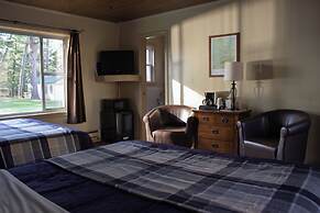 Paddler's Rest Lakeside Cabins and Hotel