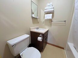 Paddler's Rest Lakeside Cabins and Hotel