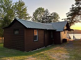 Paddler's Rest Lakeside Cabins and Hotel