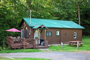Paddler's Rest Lakeside Cabins and Hotel