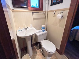 Paddler's Rest Lakeside Cabins and Hotel