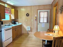 Paddler's Rest Lakeside Cabins and Hotel