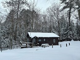 Paddler's Rest Lakeside Cabins and Hotel