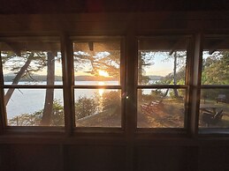 Paddler's Rest Lakeside Cabins and Hotel