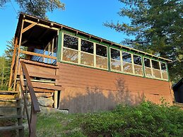 Paddler's Rest Lakeside Cabins and Hotel