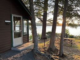 Paddler's Rest Lakeside Cabins and Hotel