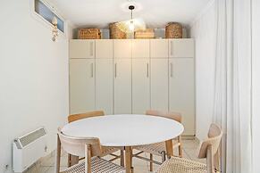 Appealing Apartment With Sea-view