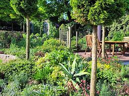 B&B Villa in Overloon With Garden
