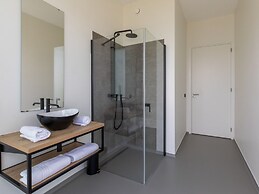 Luxury Apartment With Water Views