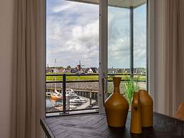 Luxury Apartment With Water Views
