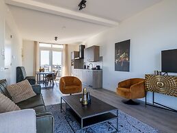 Luxury Apartment With Water Views