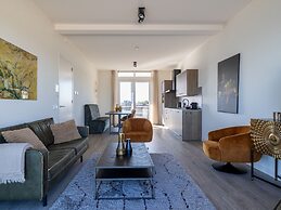 Luxury Apartment With Water Views