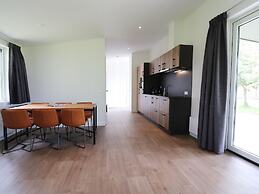 Spacious Chalet in a Rural Location Near Giethoorn