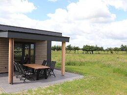 Spacious Chalet in a Rural Location Near Giethoorn