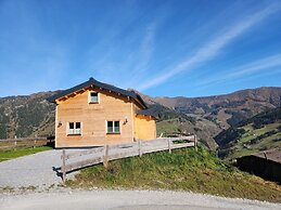 Alpine hut in Rauris ski Hiking Area With Sauna