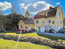 8 Person Holiday Home in Klovedal-by Traum