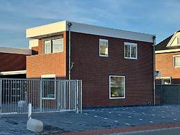 Beautiful Apartment Near Recreational Facility
