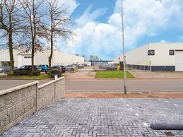 Beautiful Apartment Near Recreational Facility