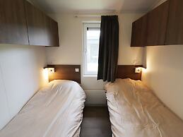 Spacious Chalet in a Rural Location Near Giethoorn