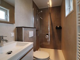 Spacious Chalet in a Rural Location Near Giethoorn