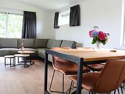 Spacious Chalet in a Rural Location Near Giethoorn