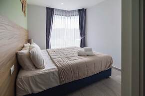 Modern Condo near the Beach - NV5