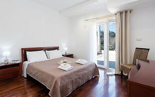 Villa Noulia With 4 Bedrooms and 2 Bathrooms