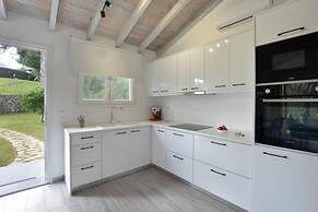 Villa Noulia With 4 Bedrooms and 2 Bathrooms