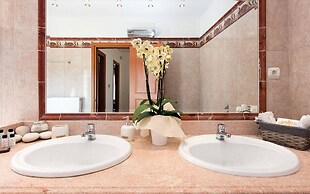 Villa Noulia With 4 Bedrooms and 2 Bathrooms