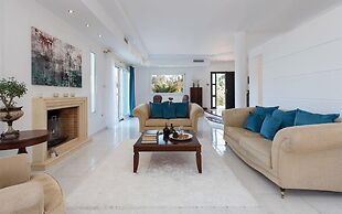 Villa Noulia With 4 Bedrooms and 2 Bathrooms