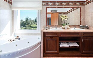 Villa Noulia With 4 Bedrooms and 2 Bathrooms