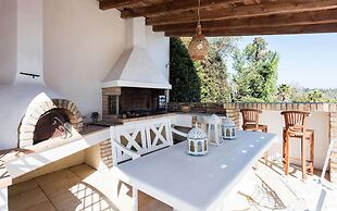 Villa Noulia With 4 Bedrooms and 2 Bathrooms