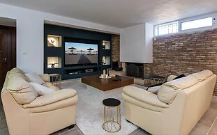 Villa Noulia With 4 Bedrooms and 2 Bathrooms