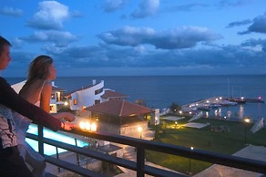 DIAMOND Apart Complex